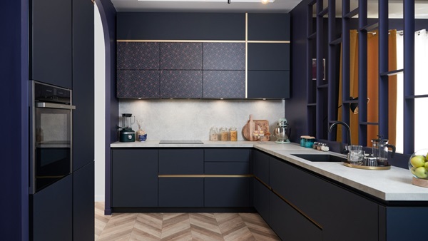 Cuisine bleue et dorée avec motifs géométriques modèle Pictural - Schmidt